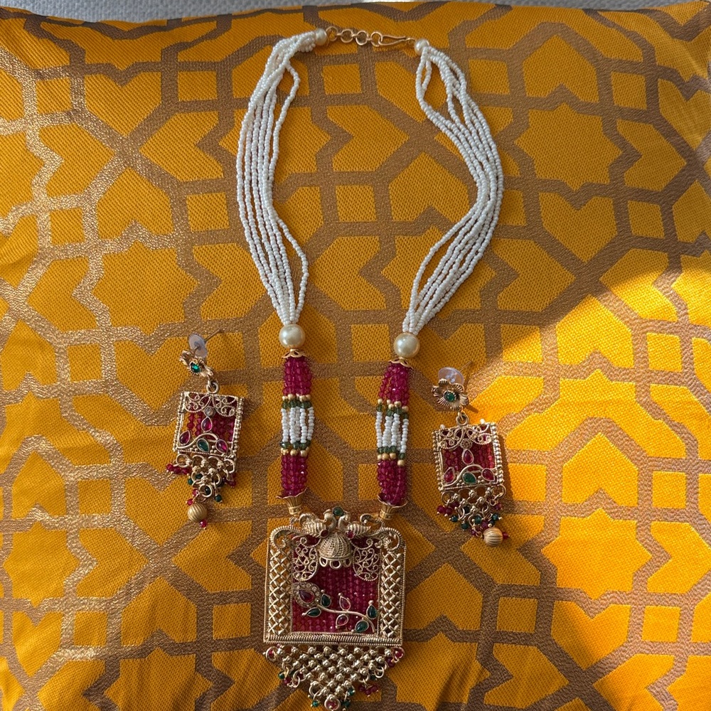 Elegant Gold and Red Beaded Necklace Set